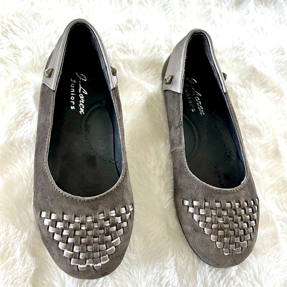 Girls size 11 suede slip on dress shoes.